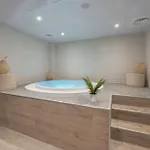 Pour 4 Avec Piscine Et Jacuzzi *