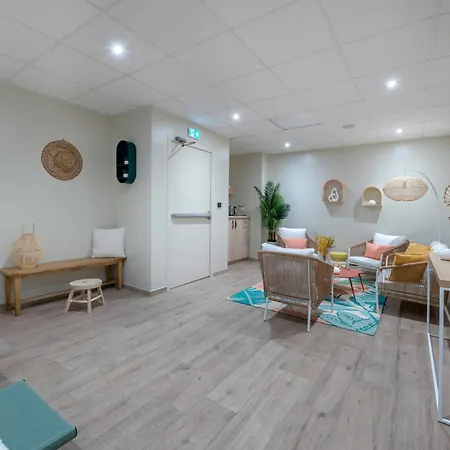 Апартаменты Pour 4 Avec Piscine Et Jacuzzi Ле-Пулиген