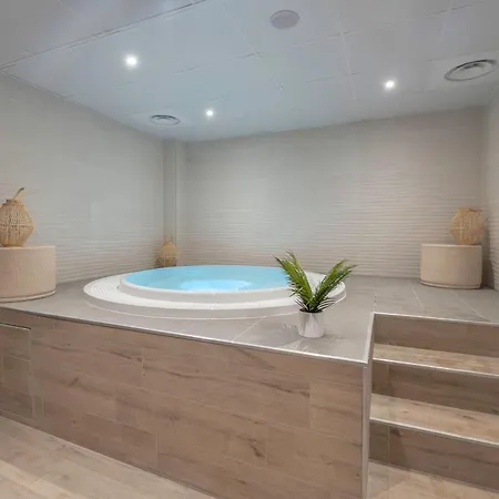 Pour 4 Avec Piscine Et Jacuzzi *