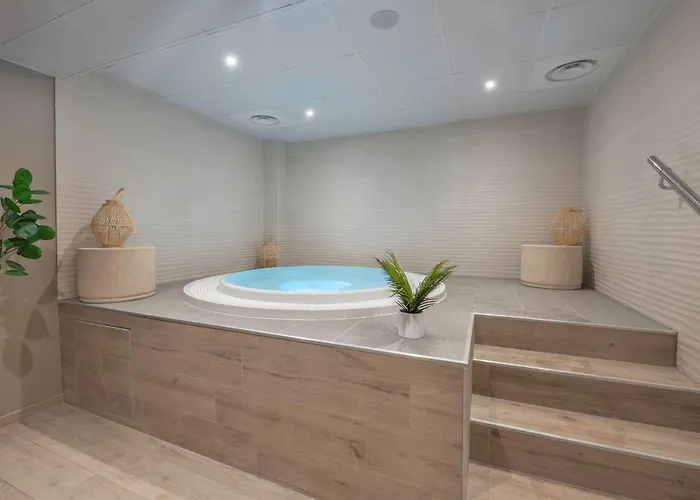 Pour 4 Avec Piscine Et Jacuzzi *